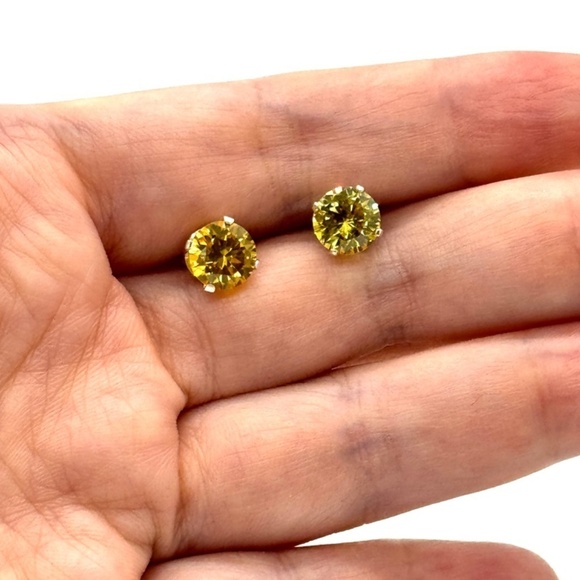 New Pale Yellow Round CZ Stud Earrings - Picture 2 of 7